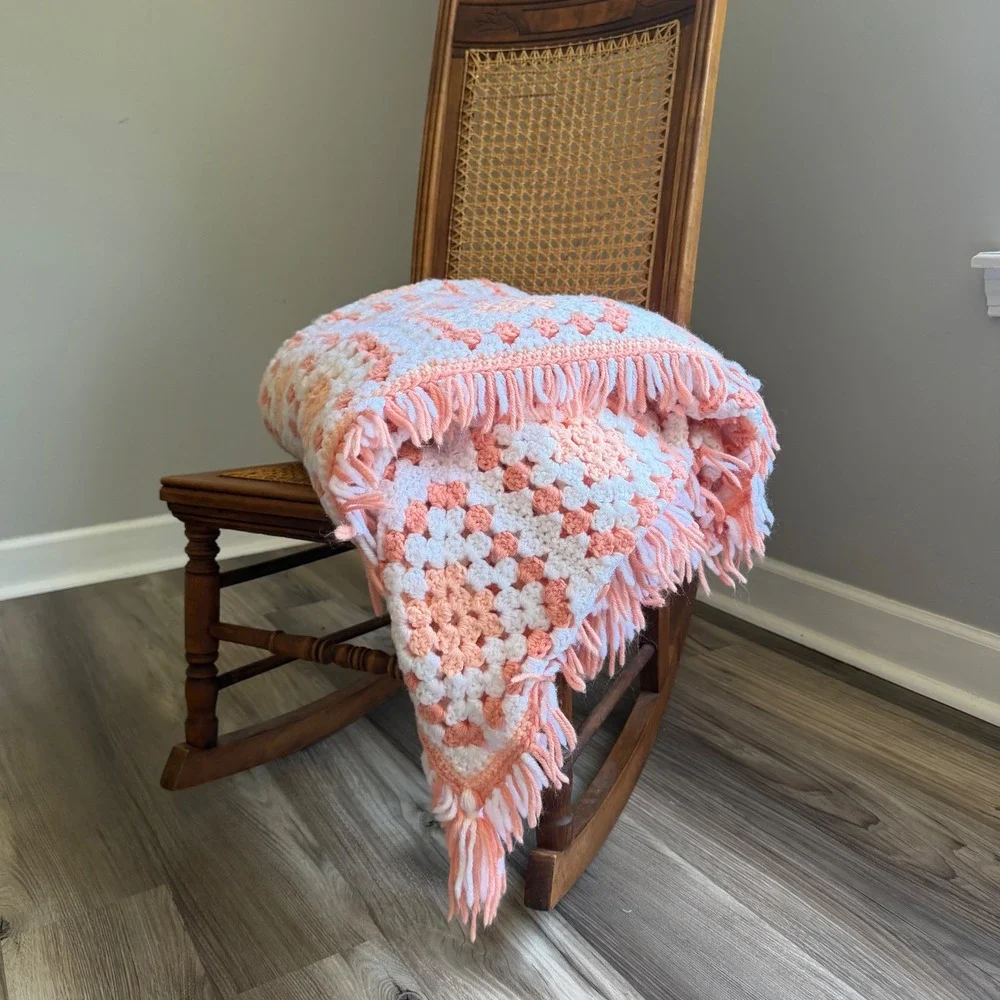 Vintage Handmade‎ Granny Square Crochet Blanket Peach White Fringe 77x77 Throw